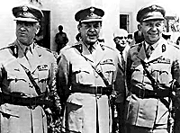 De belangrijkste junta leiders: (van links naar rechts) Brigadier Pattakos, Kolonel Papadopoulos en Kolonel Makarezos