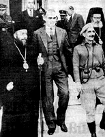 Van links naar rechts: Aardbisschop Makarios III, Eerste Minister Karamanlis and General Georgios Grivas
