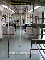 Binnenin een metrotrein: modern, licht en een aparte ruimte voor bagage