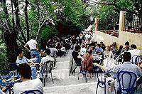 Eating in the open air, an Athenian tradition