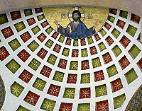 De binnekoepel van de Agios Dionysios Areopagitis kerk